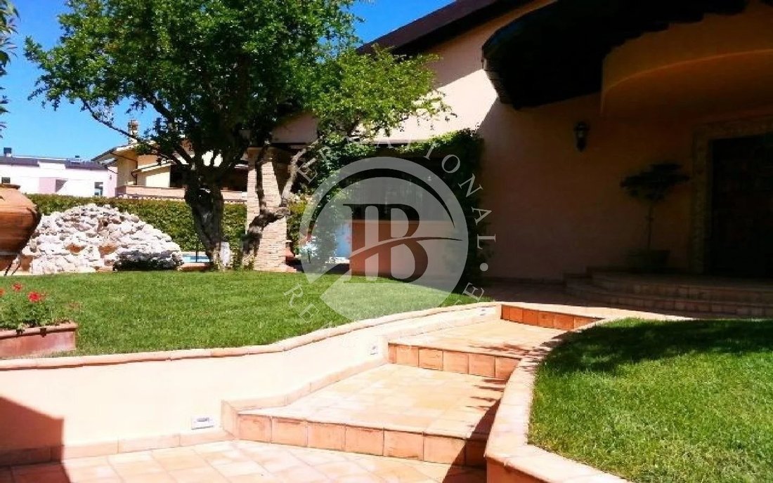 Apartment in Center, Teramo, Abruzzo 5 - 13790780