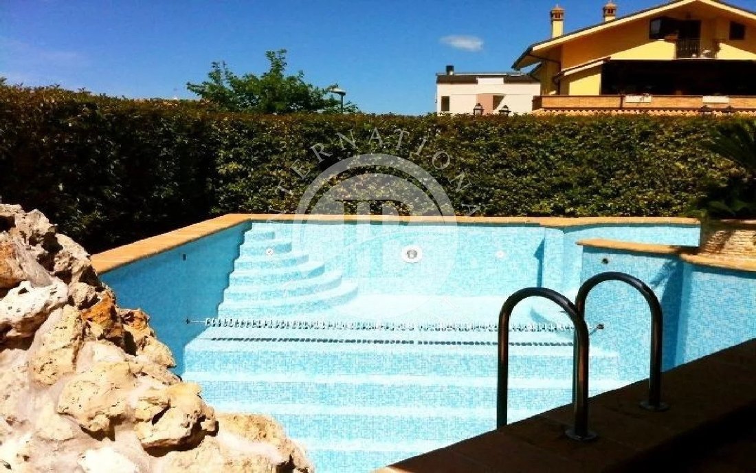 Apartment in Center, Teramo, Abruzzo 3 - 13790780
