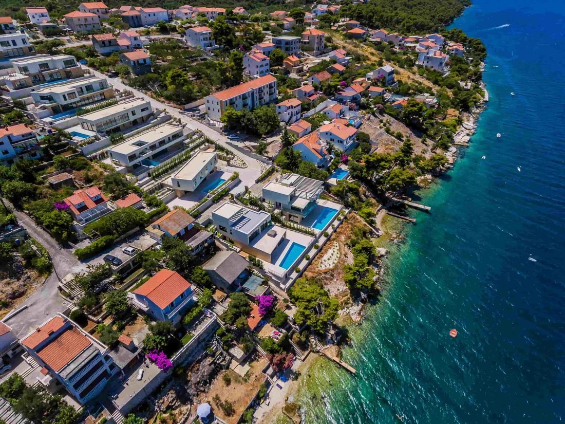 Villa in Okrug Gornji, Split-Dalmatia County, Croatia 1 - 13792385