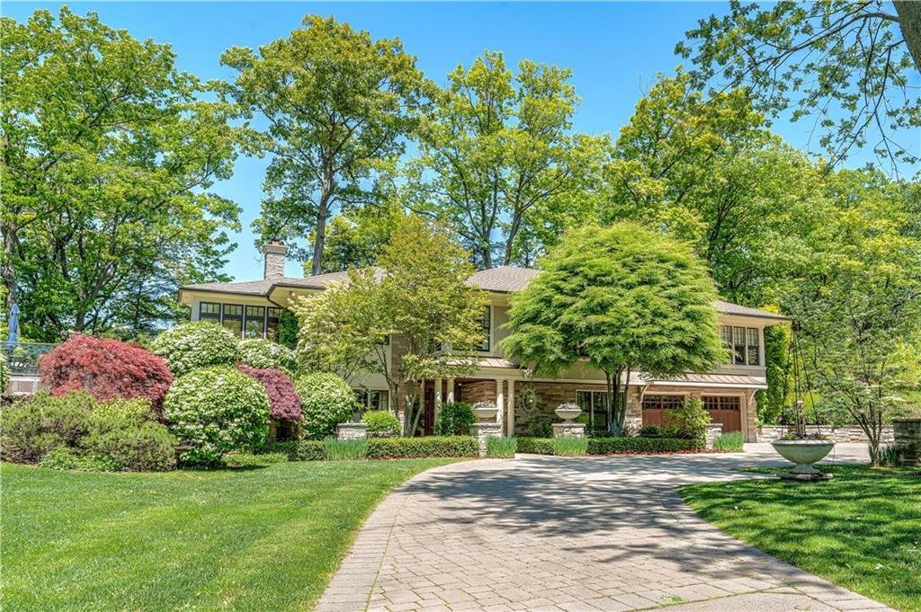 House in Hamilton, Ontario, Canada 1 - 13792736