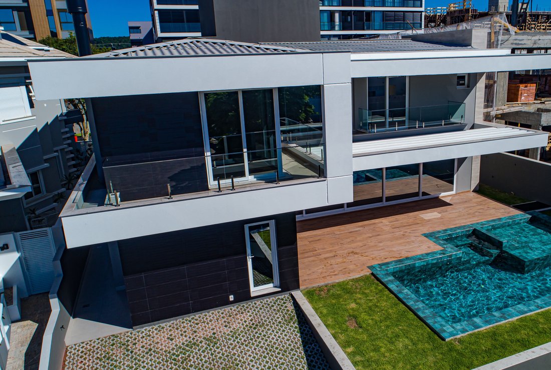 House in Jurerê Internacional, State of Santa Catarina, Brazil 1 - 13793396