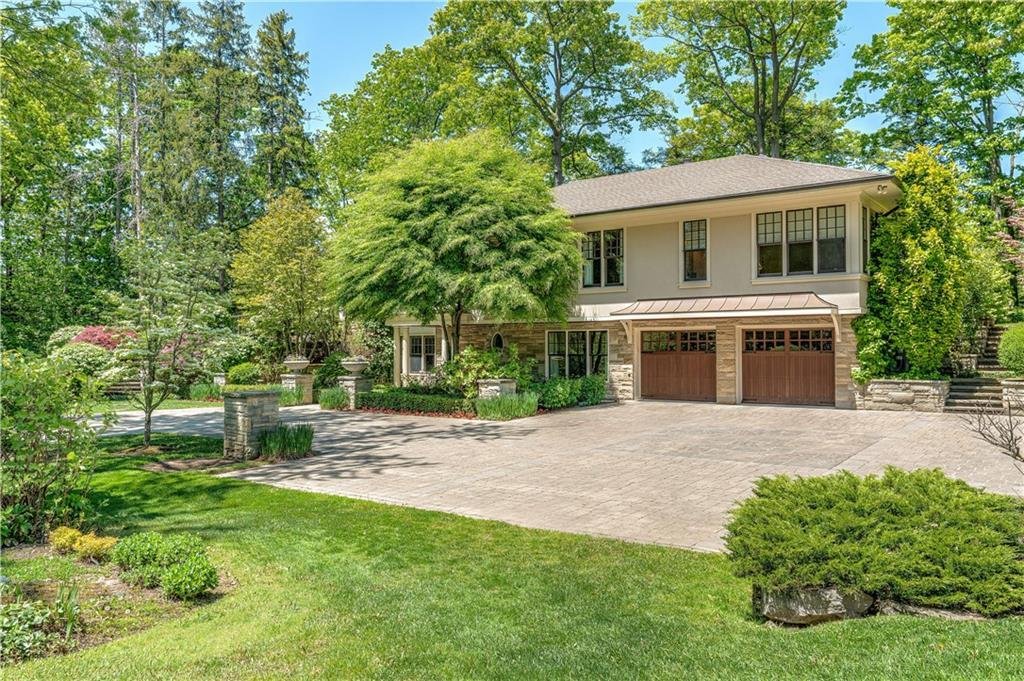House in Hamilton, Ontario, Canada 4 - 13792736