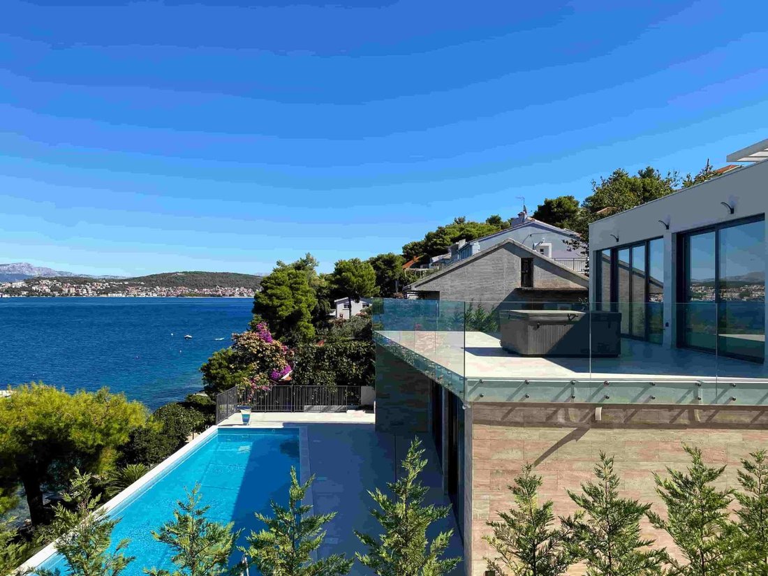 Villa in Okrug Gornji, Split-Dalmatia County, Croatia 3 - 13792059