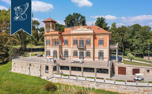 Villa in Villa d'Adda, Lombardy, Italy 1