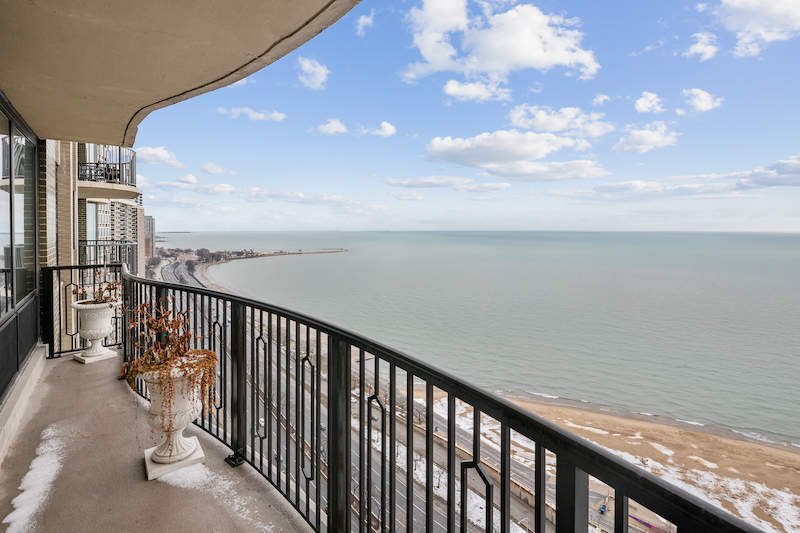 Turnkey Residence Redesigned To Perfection In Chicago, Illinois, United ...