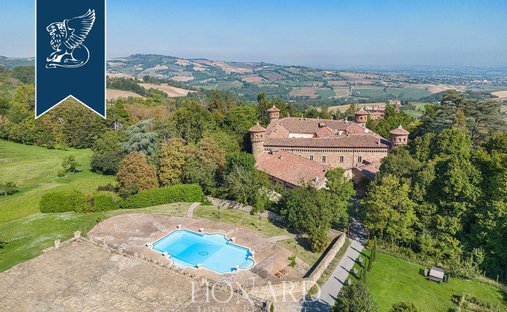 Schloss in Gazzola, Emilia-Romagna, Italien 1