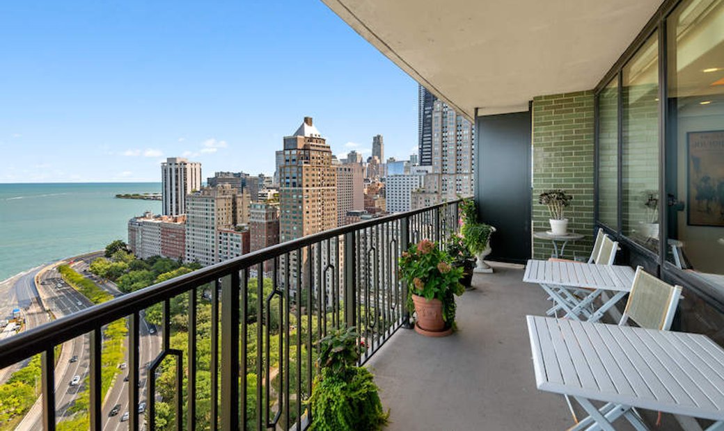 Turnkey Residence Redesigned To Perfection In Chicago, Illinois, United ...