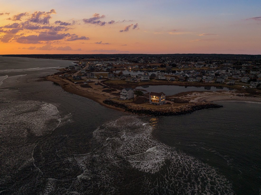 1119 Matunuck Beach Road, South In South Kingstown, Rhode Island, United States For Sale (13792778)