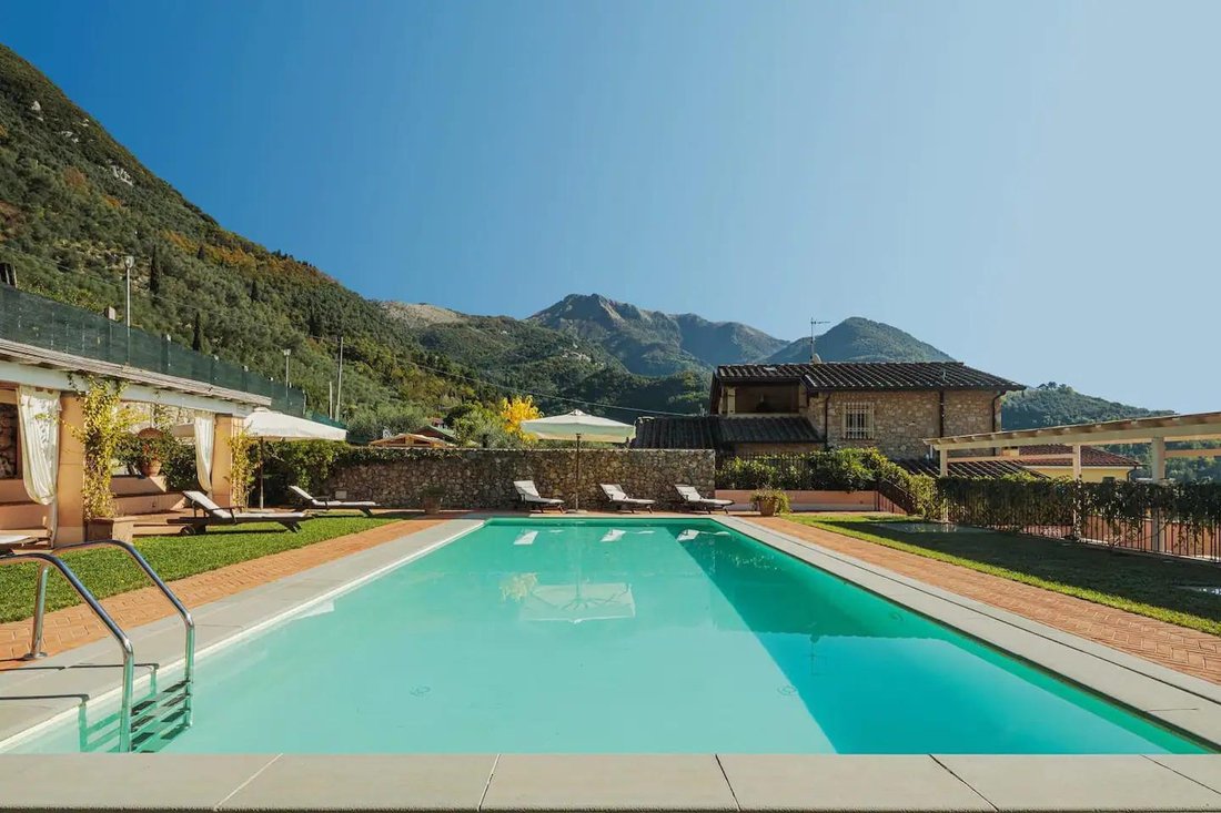 Villa in Camaiore, Tuscany, Italy 1 - 13801055