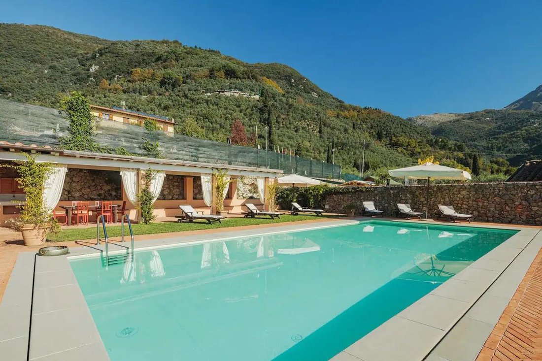 Villa in Camaiore, Tuscany, Italy 4 - 13801055