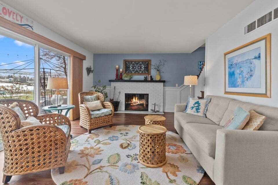 Move In Ready Lake Home In Lauderdale Lakes, Wisconsin, United States