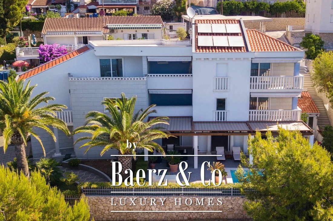 Villa en Okrug Gornji, Split-Dalmacia, Croacia 1 - 13408552
