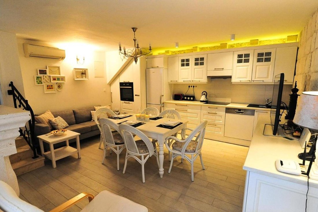 Villa in Gradski kotar Stari grad, Korcula, Dubrovnik-Neretva County 2 - 13811718