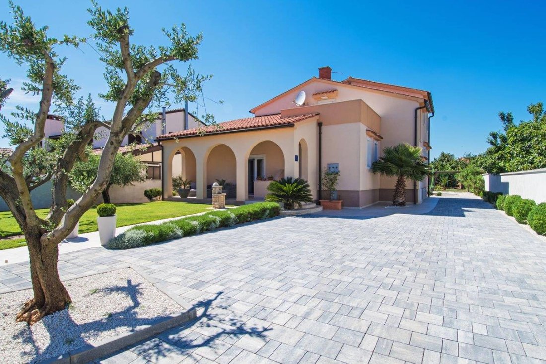Villa in Medulin, Istria County, Croatia 1 - 13811057
