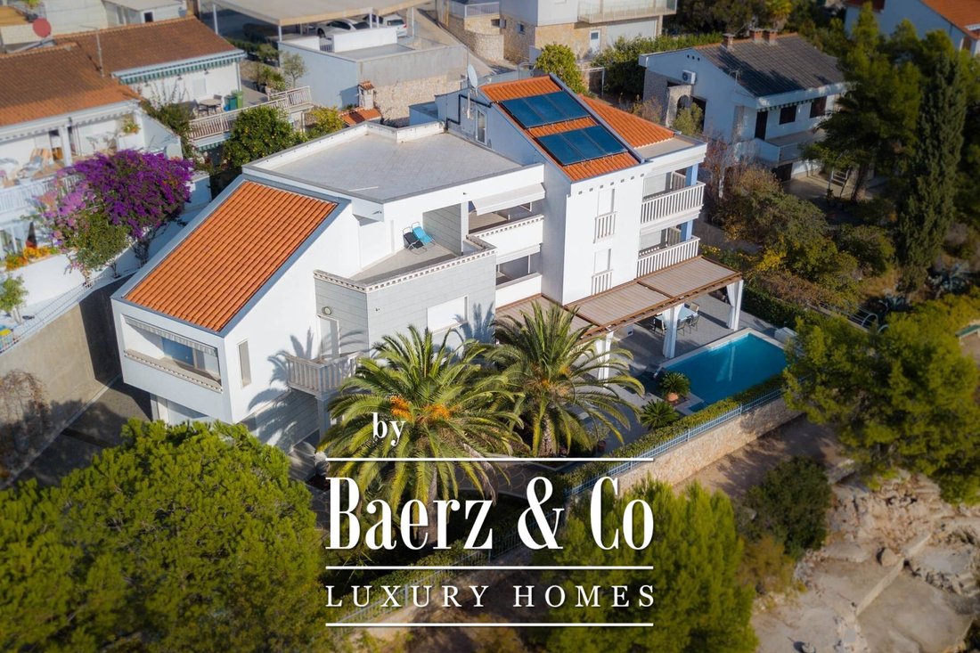 Villa en Okrug Gornji, Split-Dalmacia, Croacia 4 - 13408552