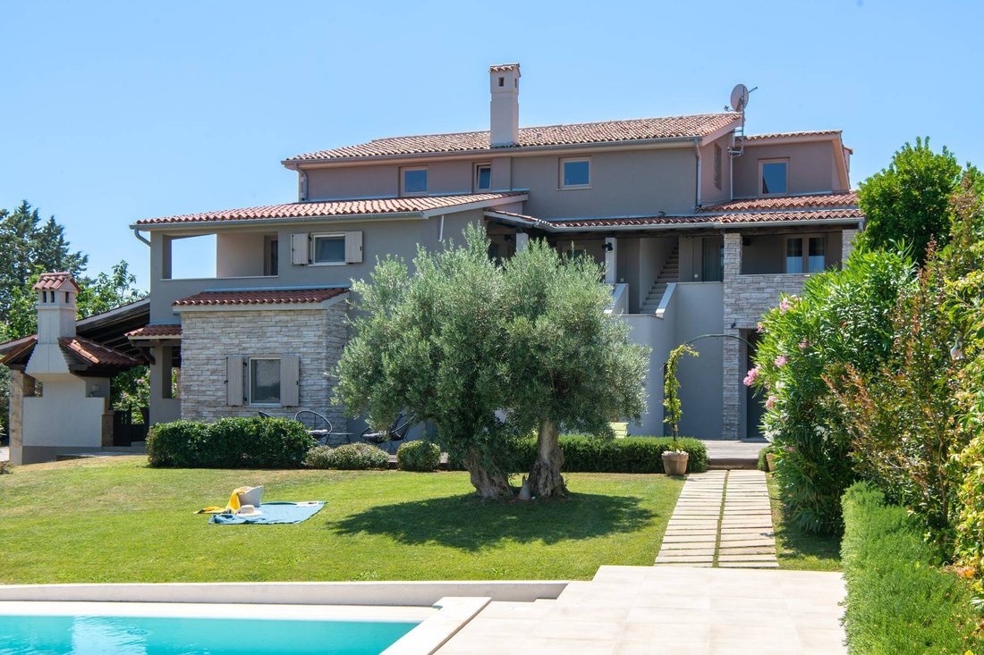 Villa in Liznjan, Istria County, Croatia 2 - 13809760
