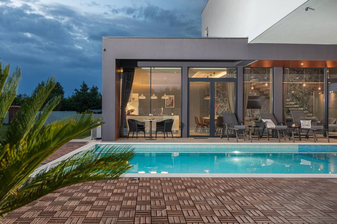 Villa in Liznjan, Istria County, Croatia 2 - 12667618