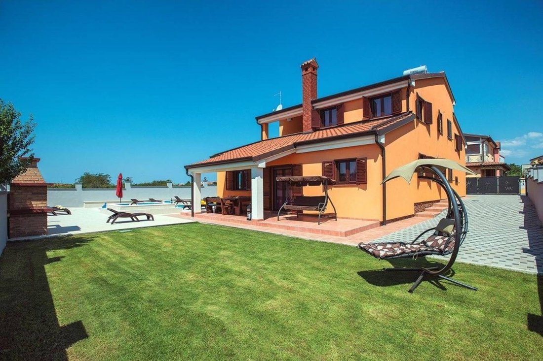 Villa in Grad Pula, Istria County, Croatia 1 - 13811024