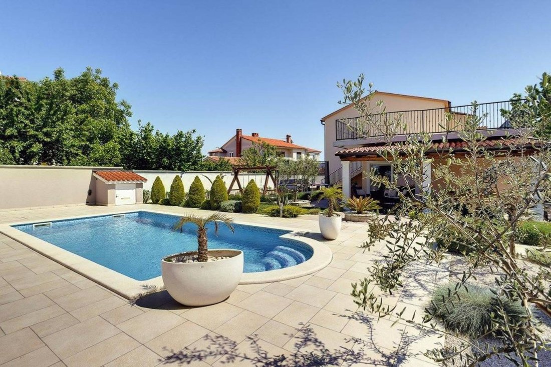 Villa in Medulin, Istria County, Croatia 2 - 13811188