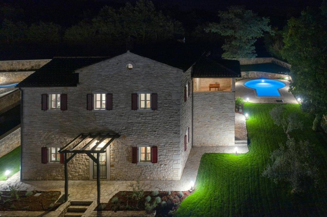 Croatia, Istria, Tinjan Elegant Stone Villa With Swimming In Tinjan