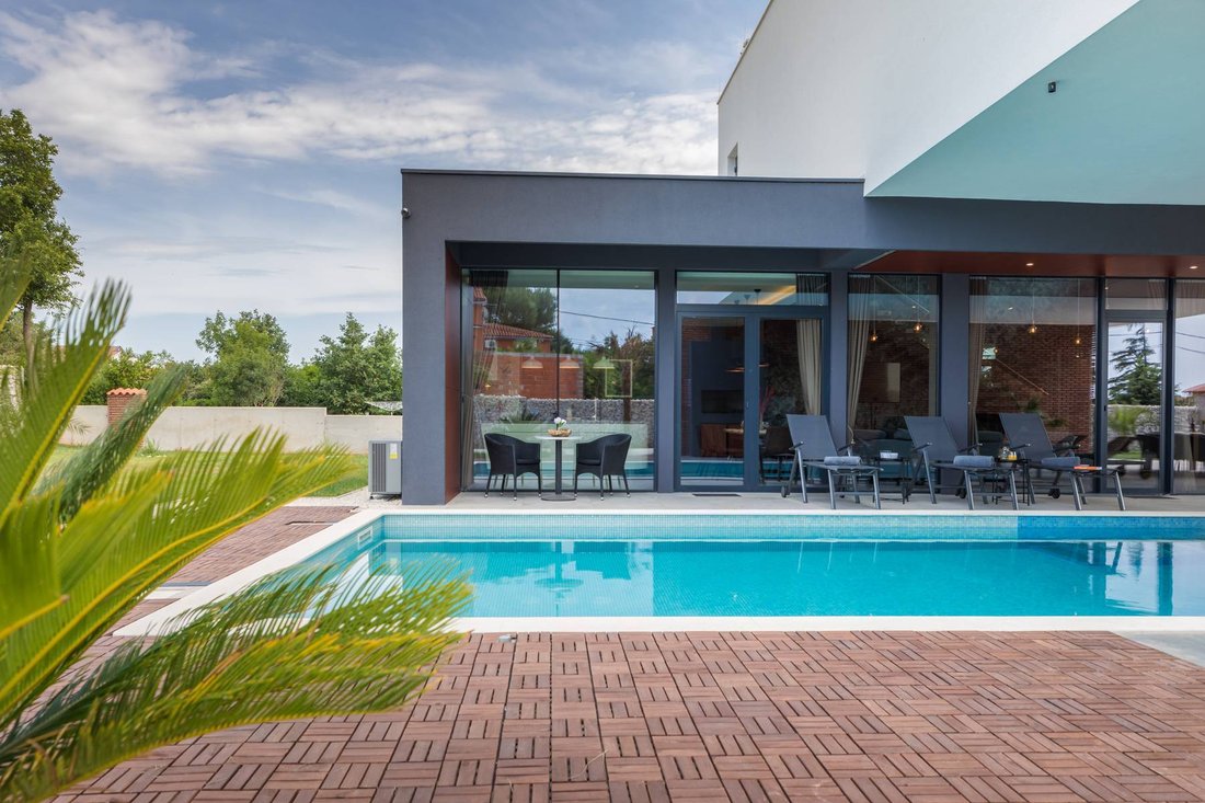 Villa in Liznjan, Istria County, Croatia 1 - 12667618