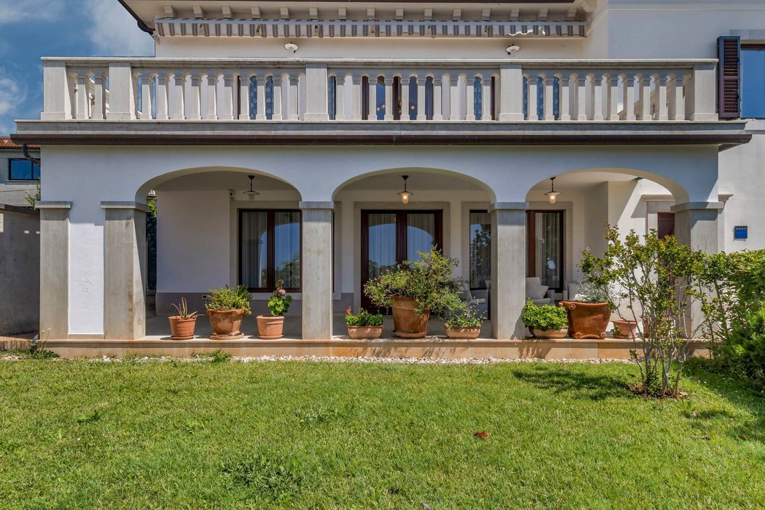 Villa in Umag, Istria County, Croatia 4 - 13809455