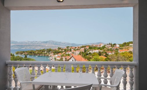 Villa in Splitska, Split-Dalmatia County, Croatia 1