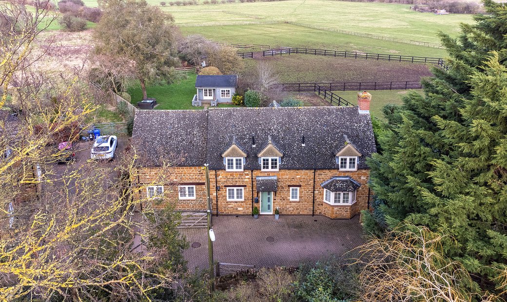 5 Bedroom Detached House For Sale In In Rothersthorpe, England, United