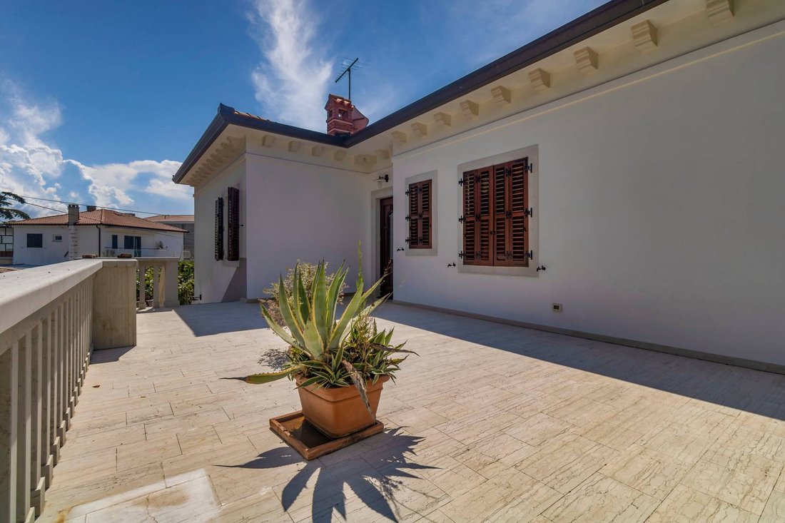 Villa in Umag, Istria County, Croatia 5 - 13809455