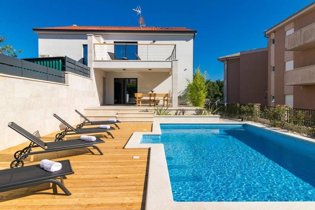 Villa in Liznjan, Istria County, Croatia 2 - 13811235