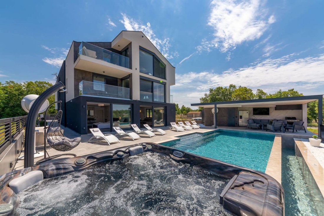Villa in Opcina Funtana, Istria County, Croatia 1 - 13809286