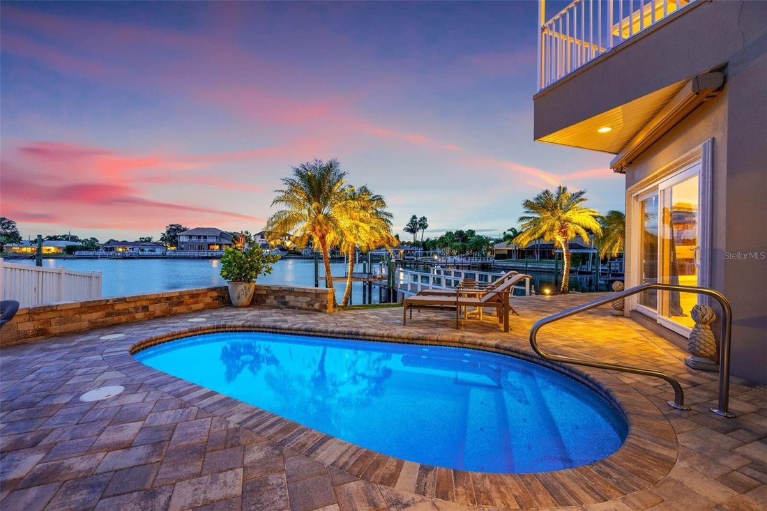 Captivating Waterfront Property In Prestigious In Largo, Florida