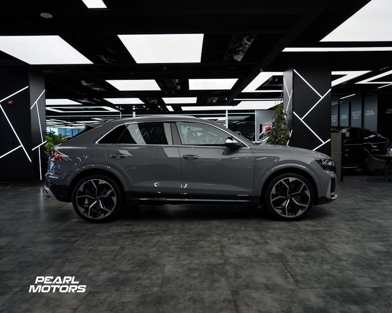 Suv in Dubai, Dubai, United Arab Emirates 3 - 13817597