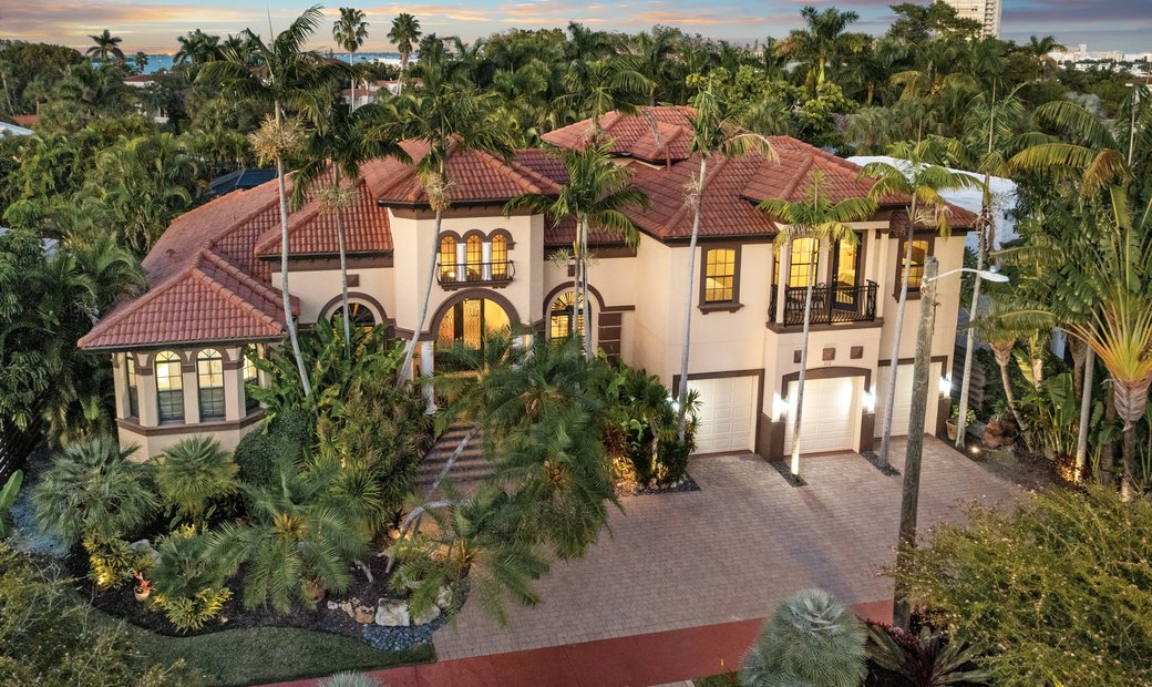 Luxurious Home In St. Armands Sarasota In Sarasota, Florida, United