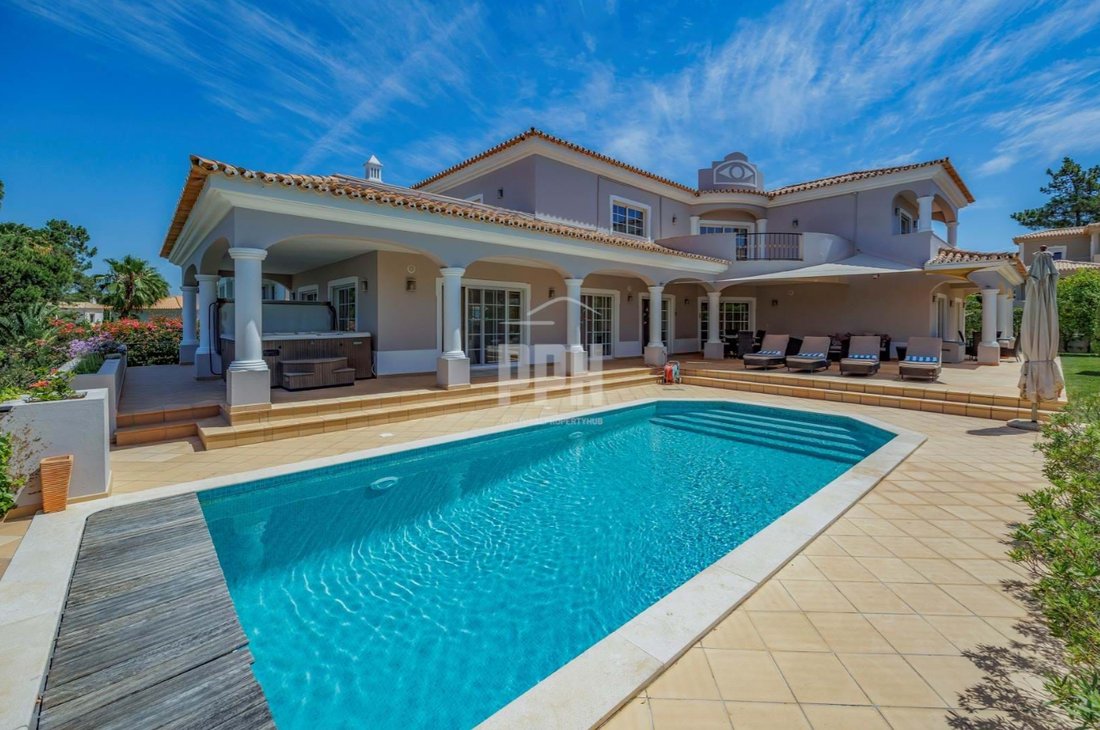 Villa in Vilamoura, Quarteira, Algarve 1 - 13812611