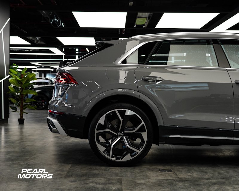 Suv in Dubai, Dubai, United Arab Emirates 5 - 13817597
