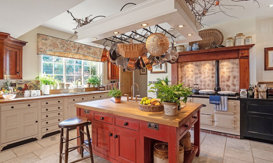 6 Bedroom Country House For Sale In In East Langton, England, United