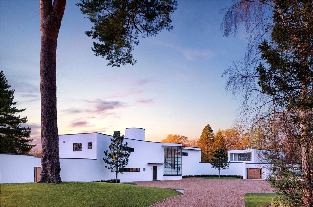 House in Virginia Water, England 3 - 13828919