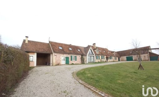 Luxury houses for sale in La Gaudaine, CentreVal de Loire, France