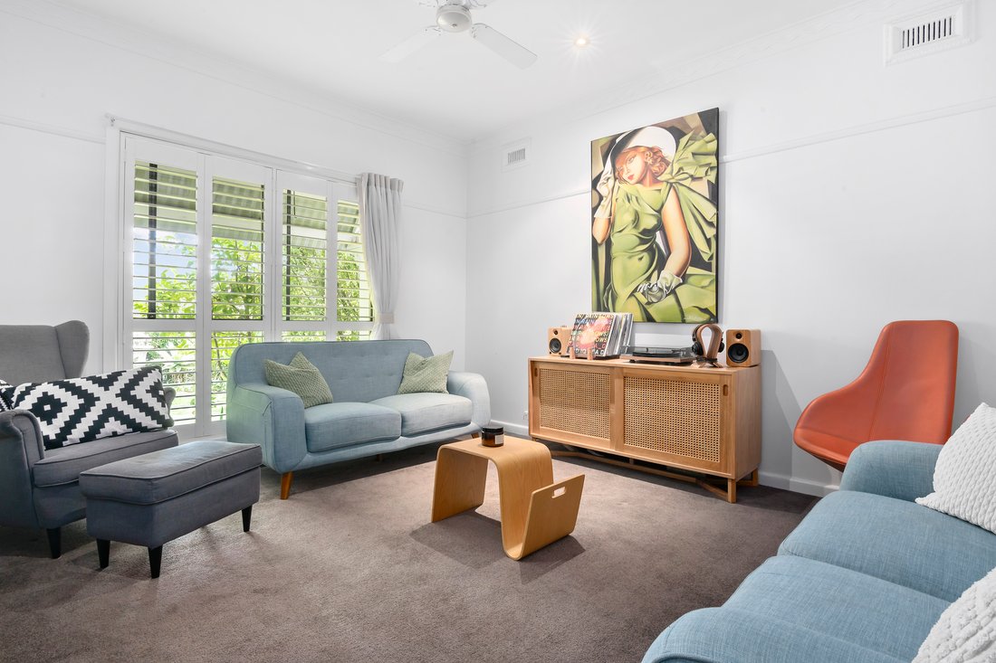 Single Level Charm In Garden Bliss In Hampton, Victoria, Australia For