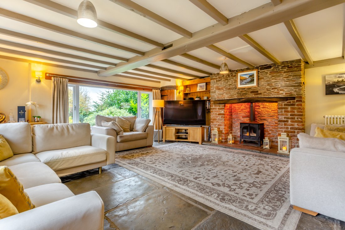 4 Bedroom Detached House For Sale In In Westerleigh, England, United