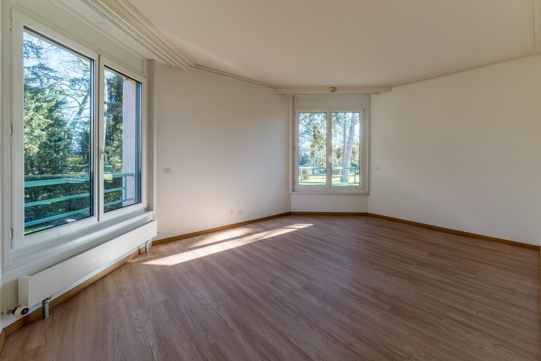 Dans Une Résidence Privative Et Pieds Dans In Versoix, Genève