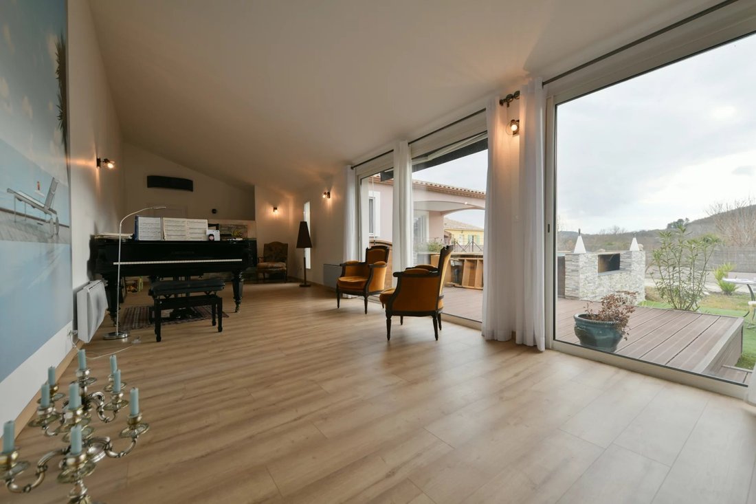 Single Storey Property With 220 M² Guest House, 11 In Uzès, Occitanie, France For Sale (13829809)