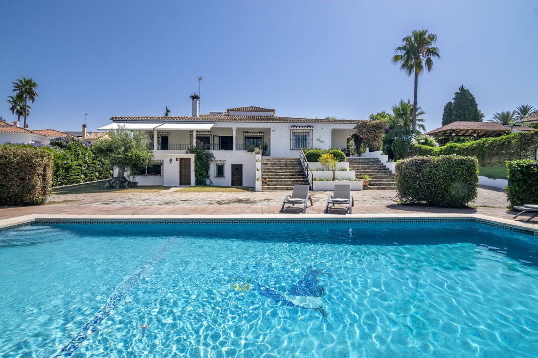 Villa in San Pedro de Alcantara, Andalusia, Spain 1 - 13837254