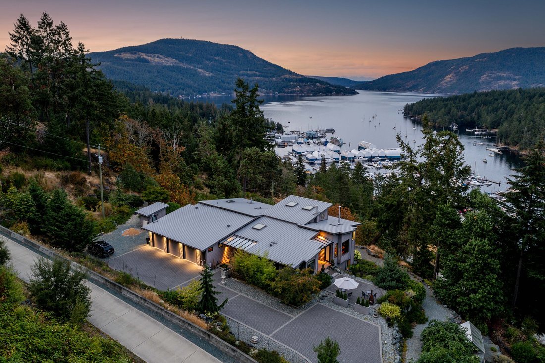 Architecturally Stunning In Duncan, British Columbia, Canada For Sale
