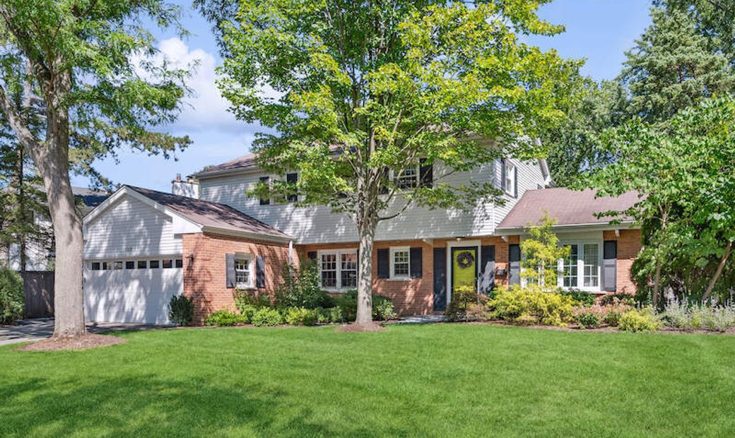 Beautiful Home In Sought After Tall Trees In Glenview, Illinois, United
