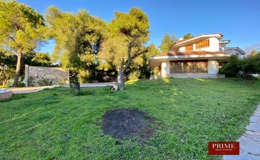 Land in Kifisia, Attika, Griechenland 1