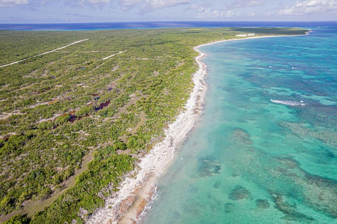 Land in Turks and Caicos Islands 1 - 13840203