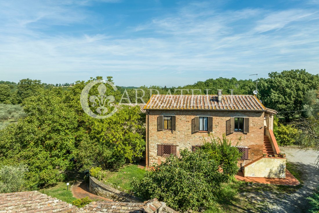 Corps de ferme à Chiusi, Toscane, Italie 1 - 13850769