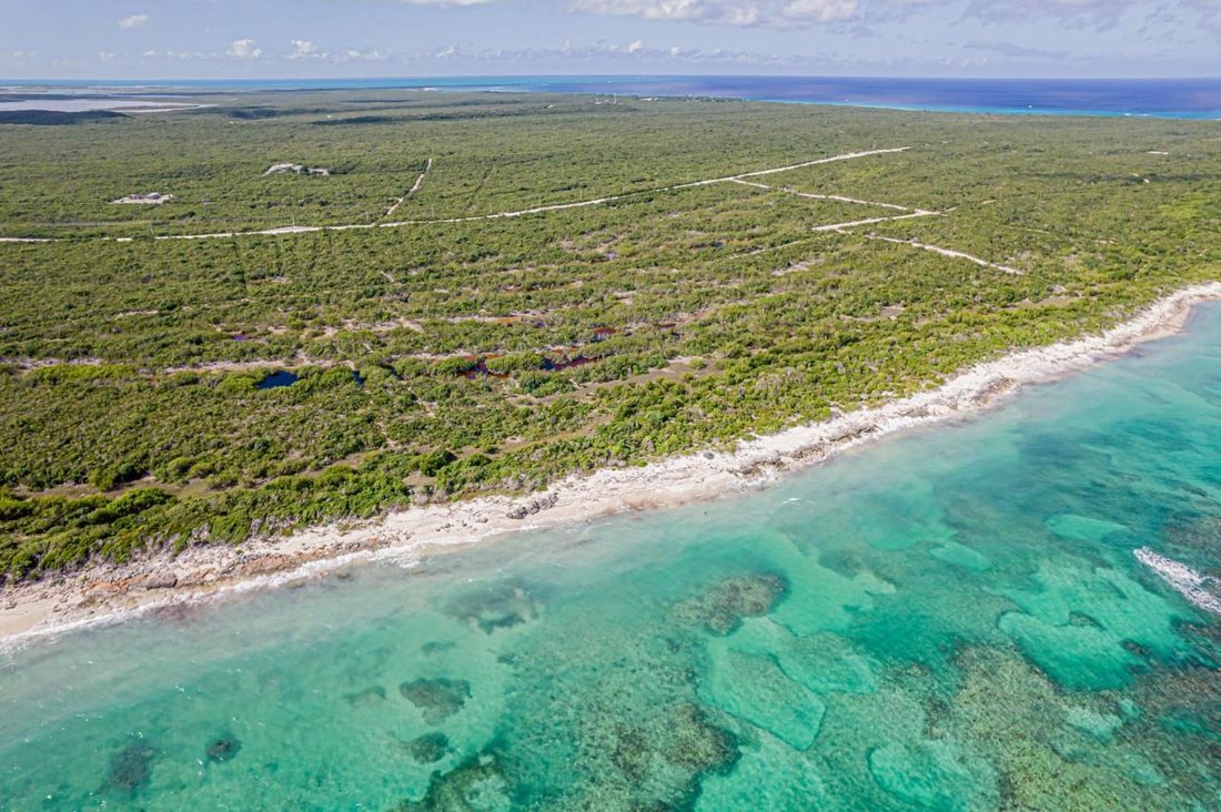 Land in Turks and Caicos Islands 2 - 13840203
